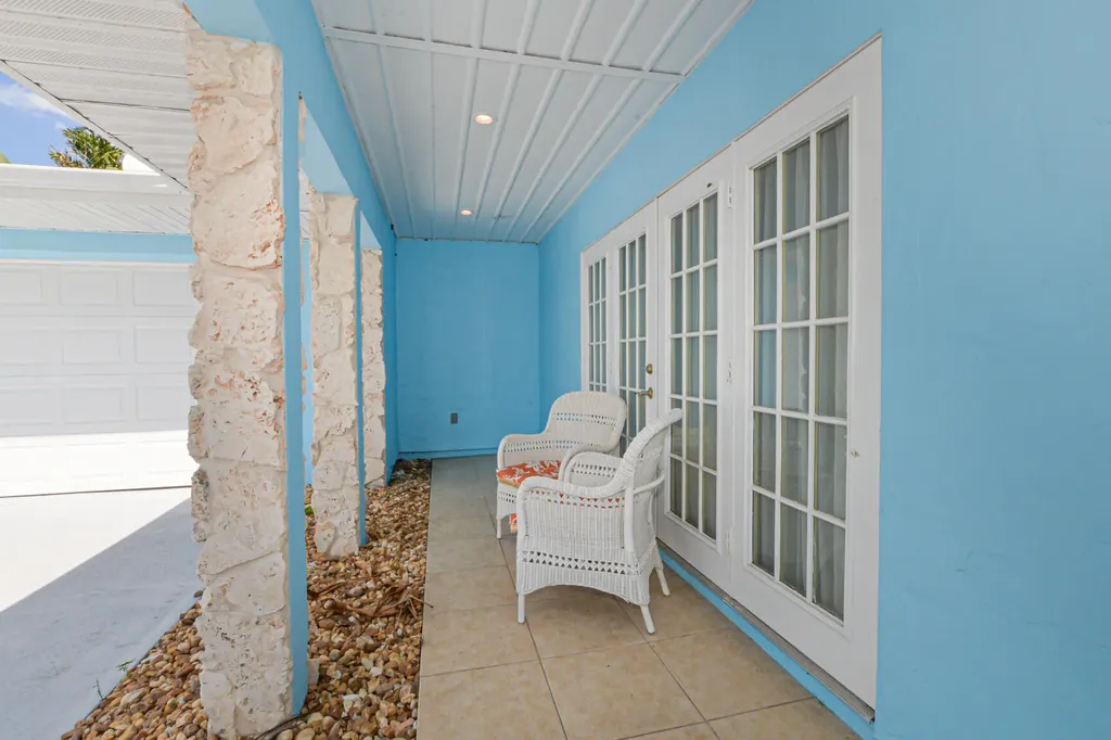 1530 SE Sunshine Avenue Port St Lucie FL 34952