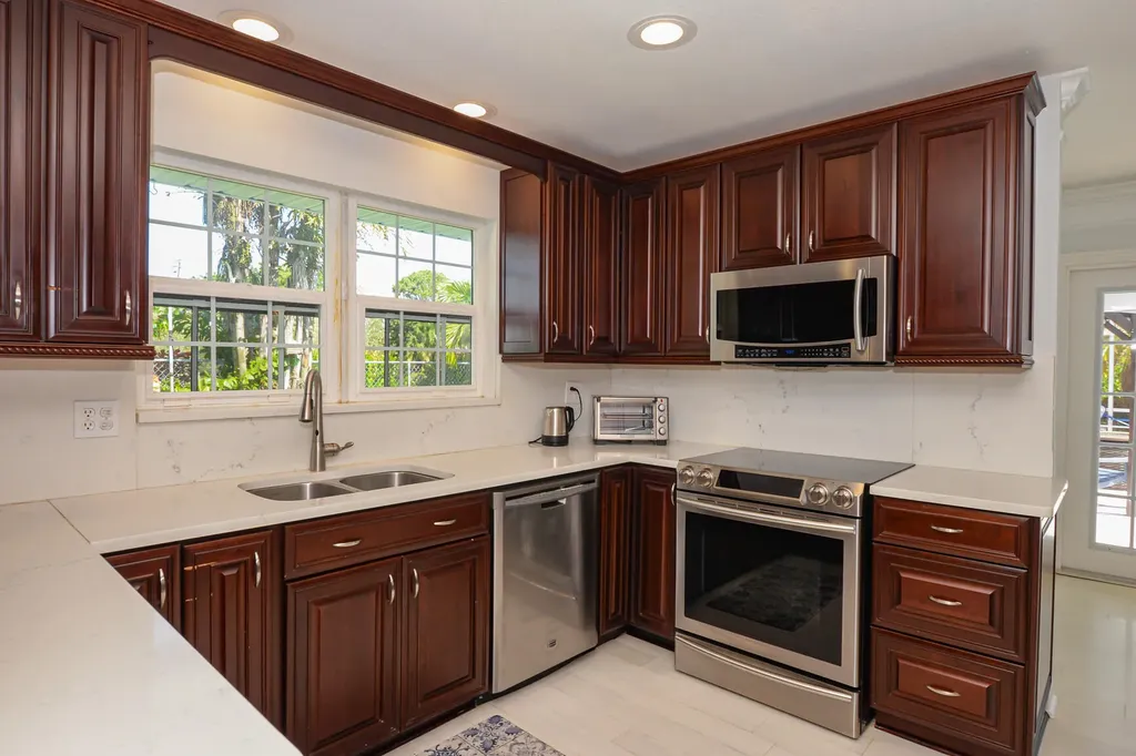 1530 SE Sunshine Avenue Port St Lucie FL 34952