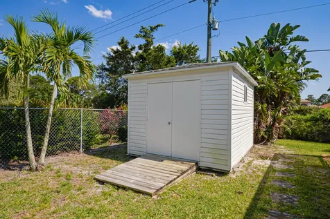 1530 SE Sunshine Avenue Port St Lucie FL 34952