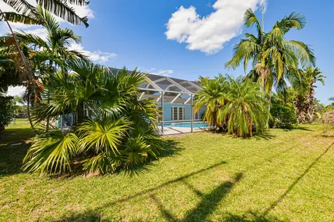 1530 SE Sunshine Avenue Port St Lucie FL 34952