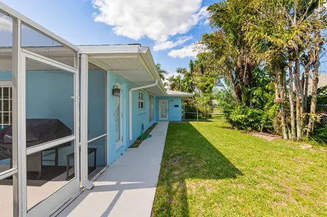 1530 SE Sunshine Avenue Port St Lucie FL 34952