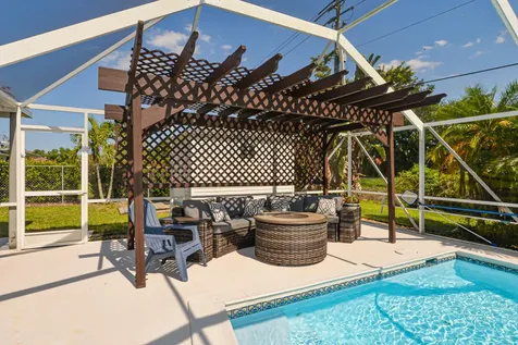 1530 SE Sunshine Avenue Port St Lucie FL 34952