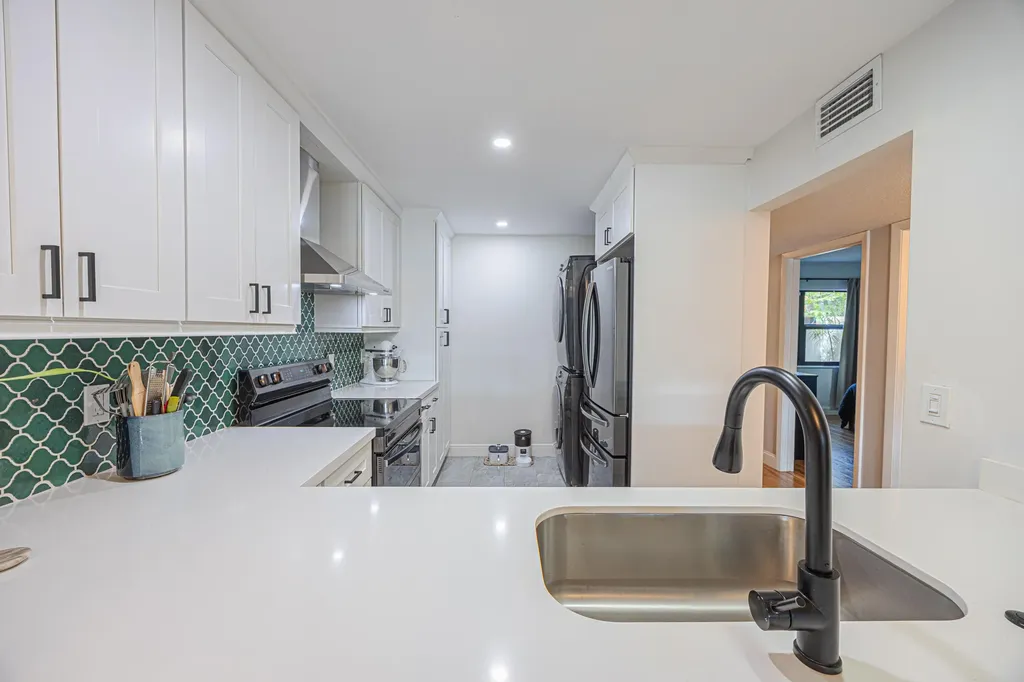 3001 SW 21st Terrace Delray Beach FL 33445