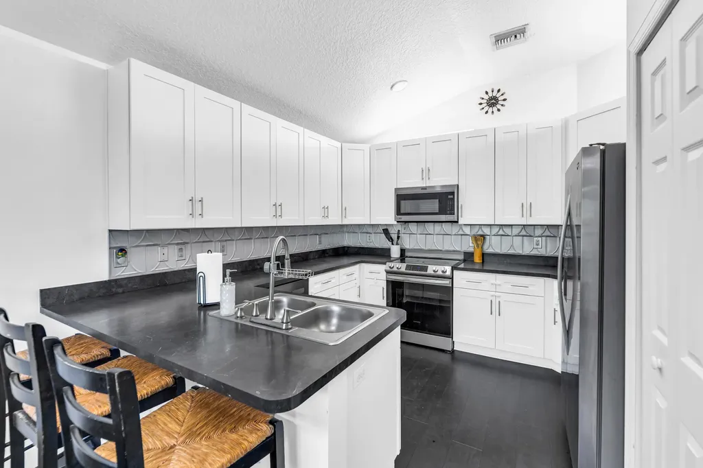 2530 SE Hemsing Street Port St Lucie FL 34984