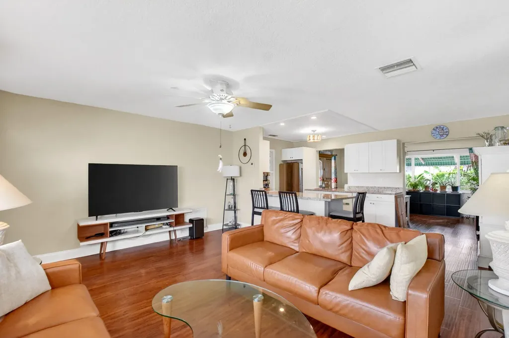 112 SW 9th Street Boynton Beach FL 33426