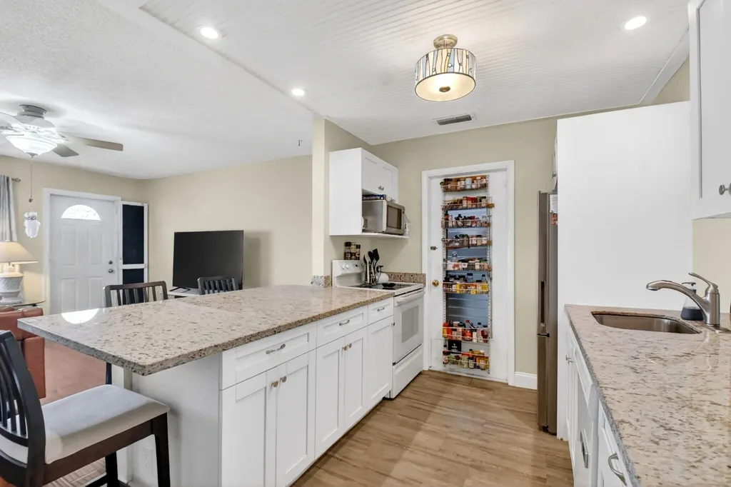 112 SW 9th Street Boynton Beach FL 33426