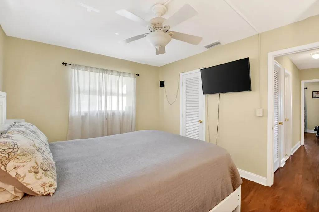 112 SW 9th Street Boynton Beach FL 33426