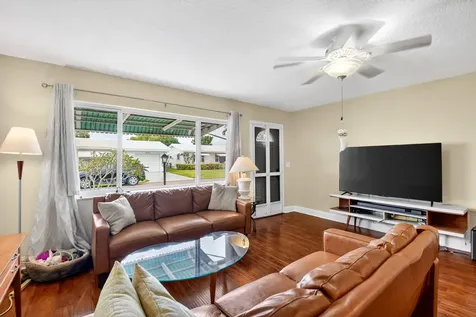 112 SW 9th Street Boynton Beach FL 33426