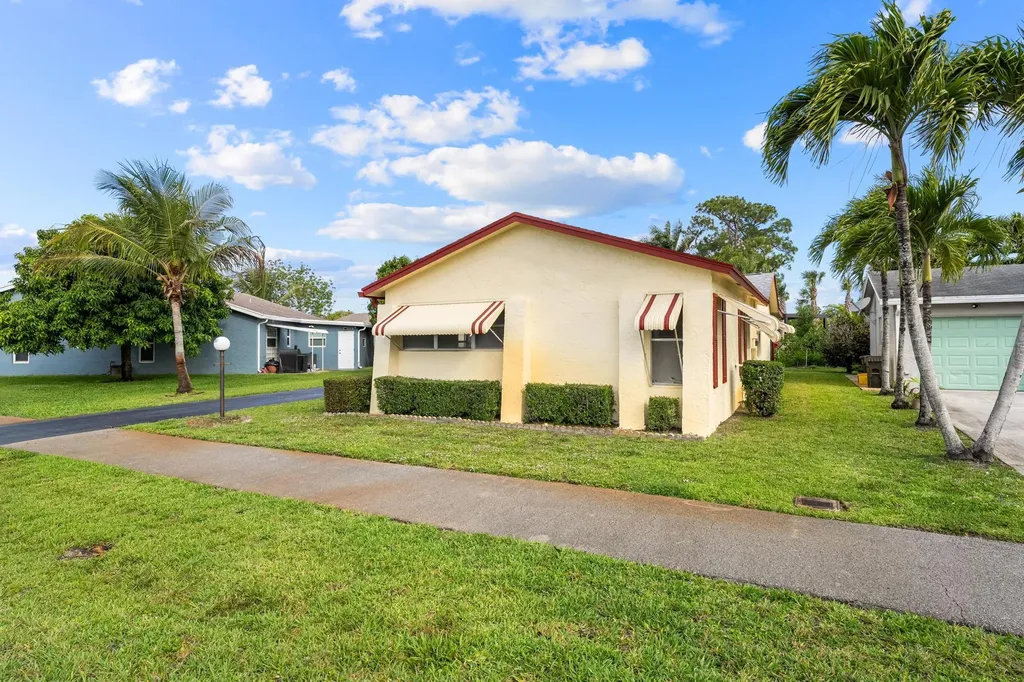 7281 N Pine Park Drive N Lake Worth FL 33467