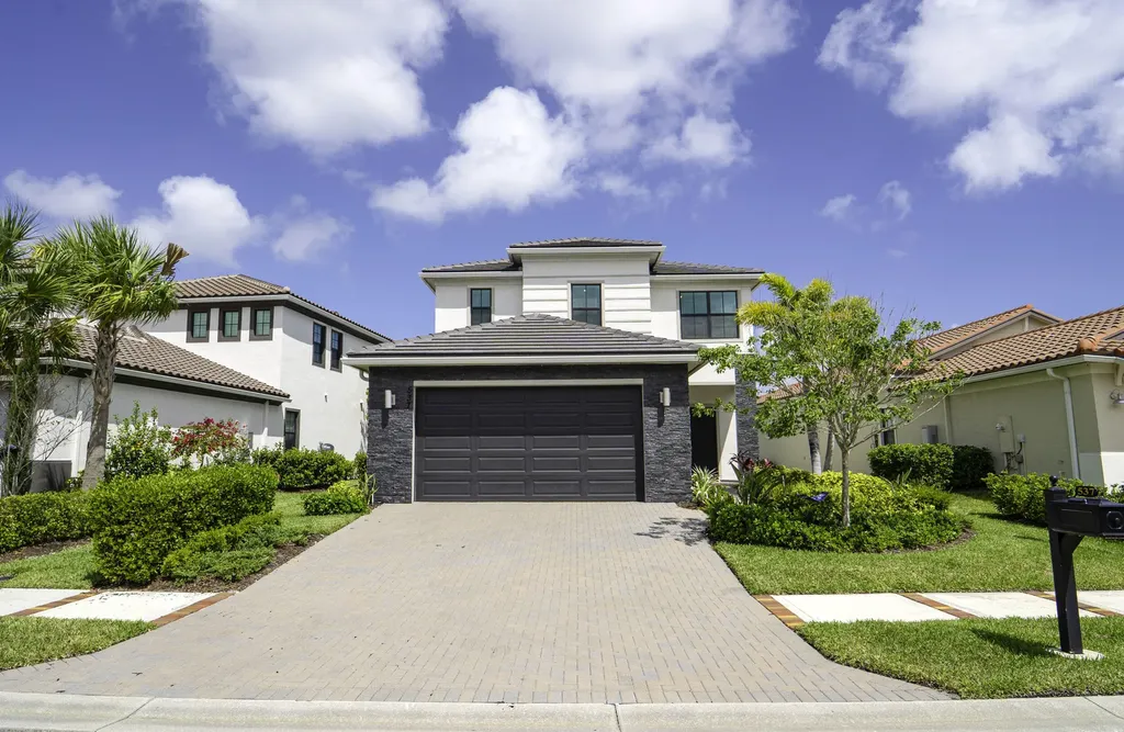 537 SE Fascino Circle Port St Lucie FL 34984