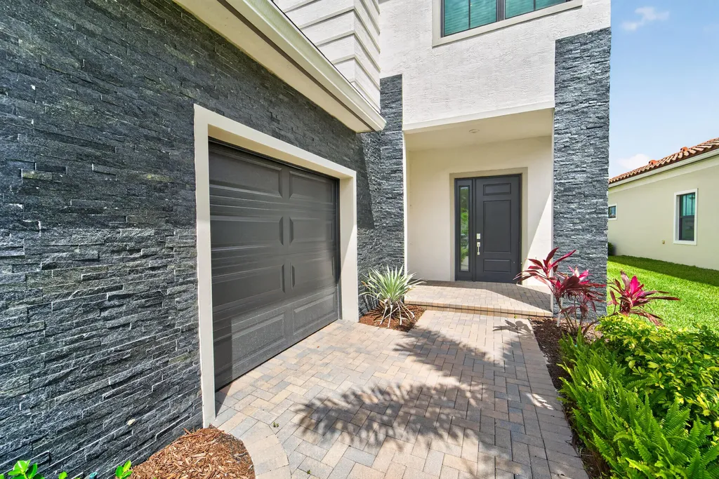 537 SE Fascino Circle Port St Lucie FL 34984