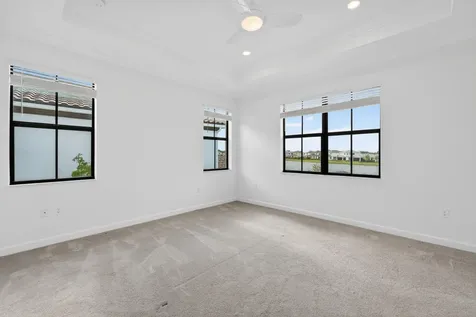 537 SE Fascino Circle Port St Lucie FL 34984