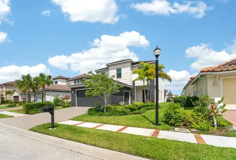 537 SE Fascino Circle Port St Lucie FL 34984