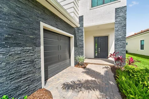 537 SE Fascino Circle Port St Lucie FL 34984