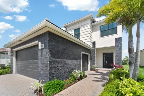 537 SE Fascino Circle Port St Lucie FL 34984