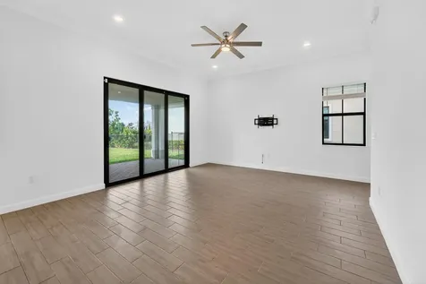 537 SE Fascino Circle Port St Lucie FL 34984