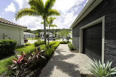 537 SE Fascino Circle Port St Lucie FL 34984