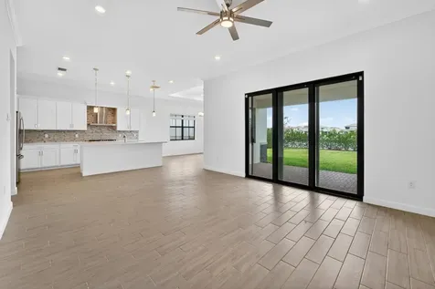 537 SE Fascino Circle Port St Lucie FL 34984