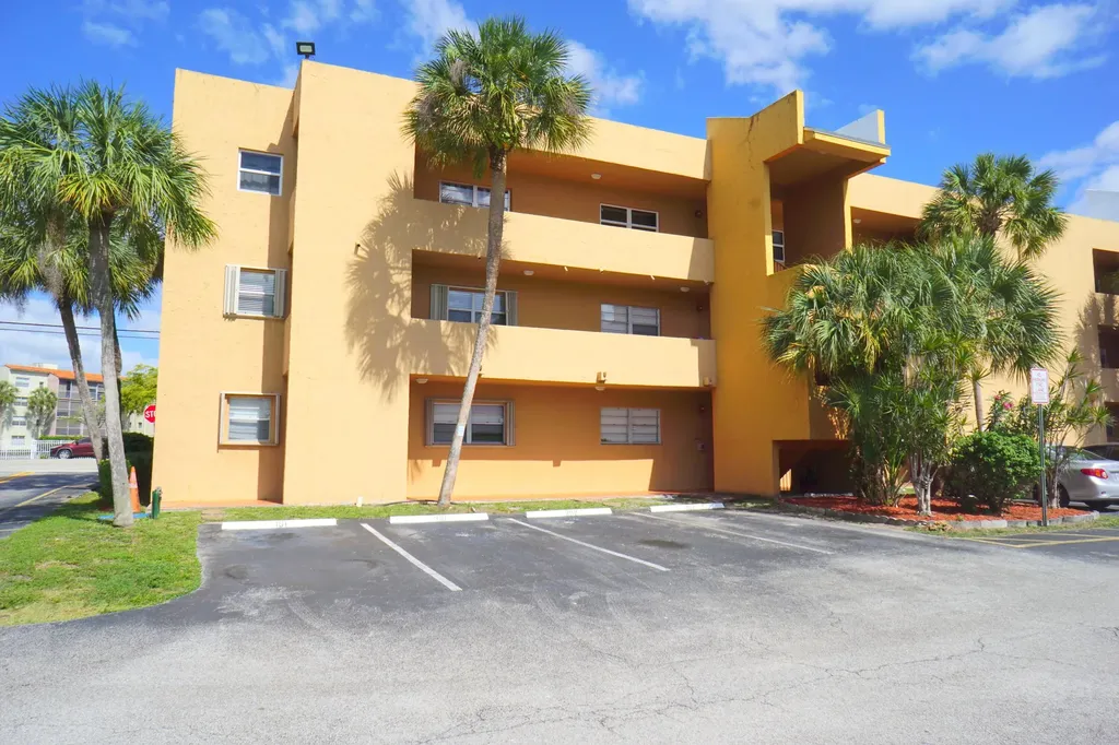 1891 SW 81st Avenue North Lauderdale FL 33068