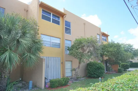 1891 SW 81st Avenue North Lauderdale FL 33068
