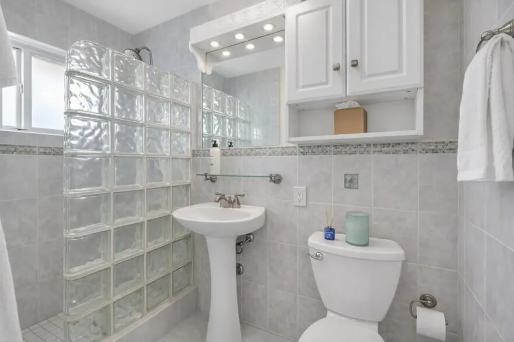 4920 NE 28th Avenue Lighthouse Point FL 33064