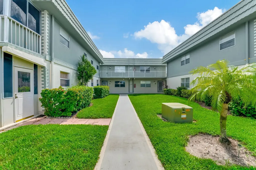 89 Flanders Way Delray Beach FL 33484