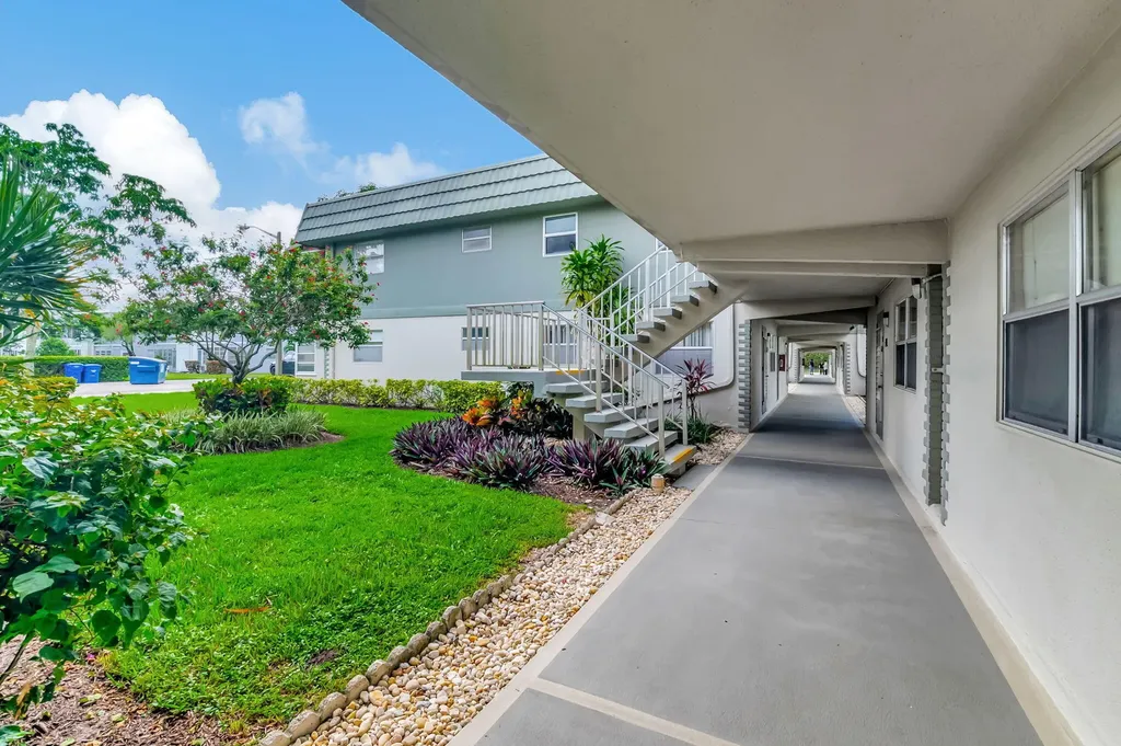 89 Flanders Way Delray Beach FL 33484