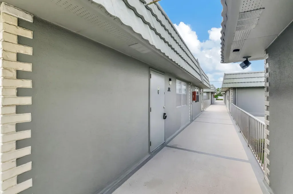 89 Flanders Way Delray Beach FL 33484
