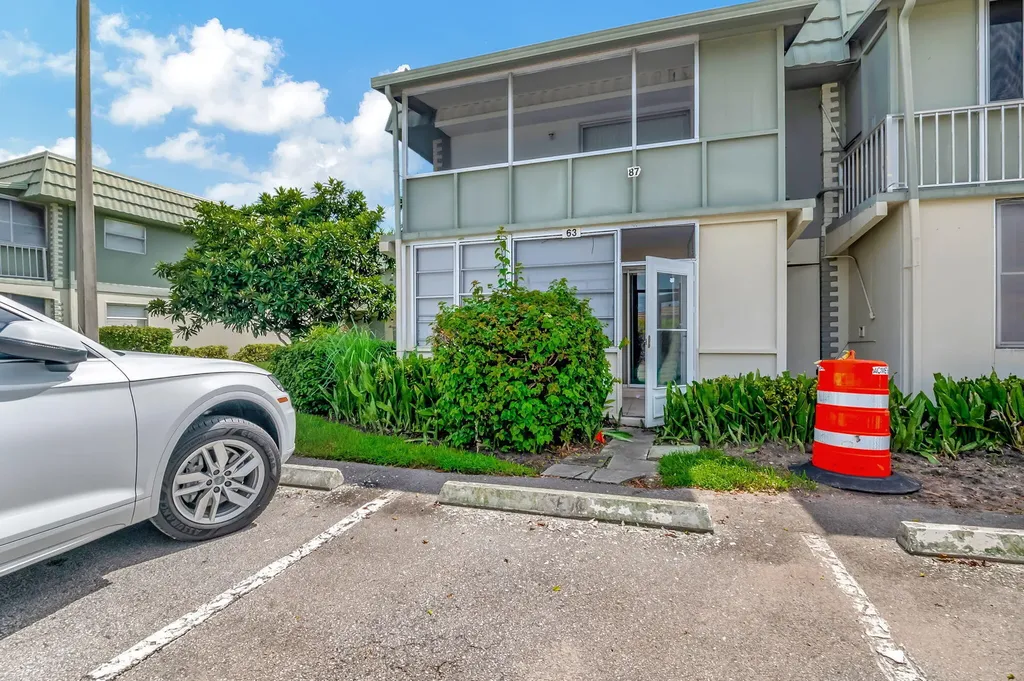 89 Flanders Way Delray Beach FL 33484
