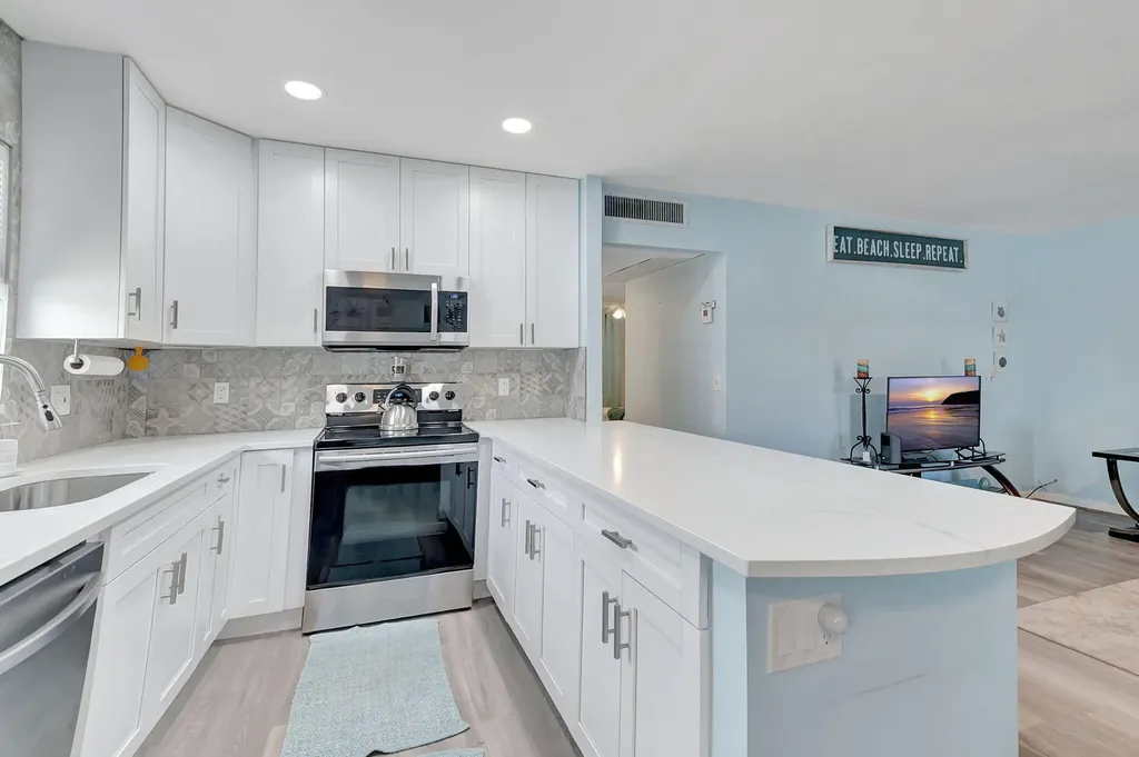 89 Flanders Way Delray Beach FL 33484