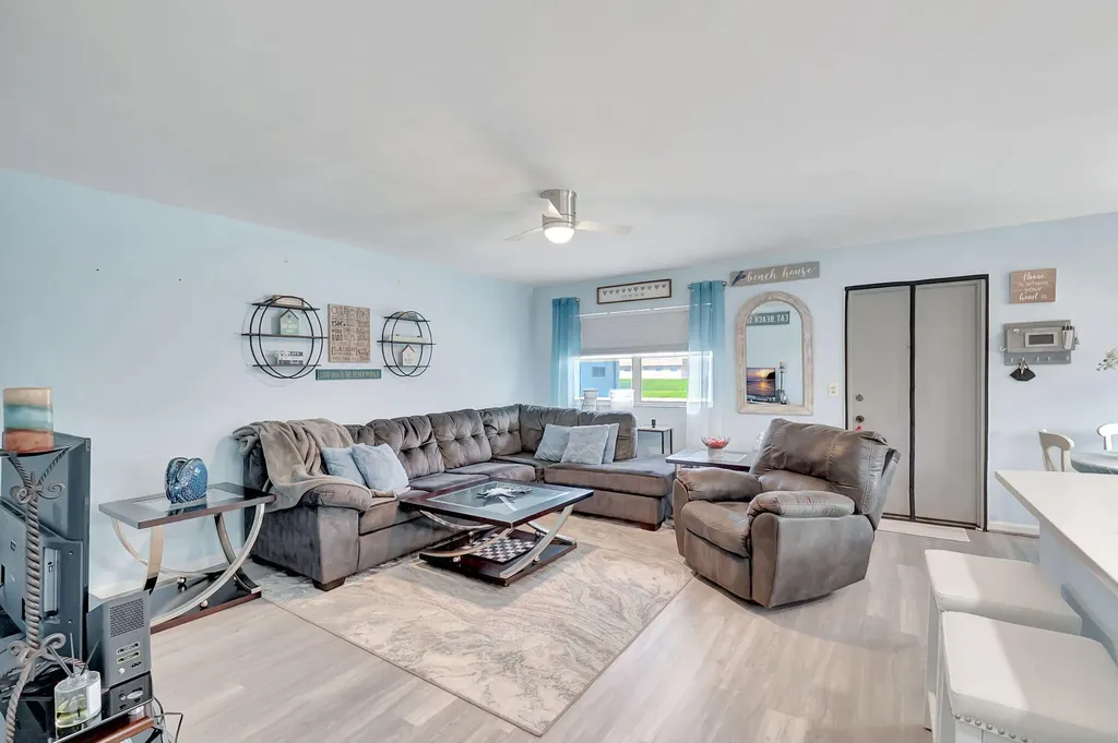 89 Flanders Way Delray Beach FL 33484