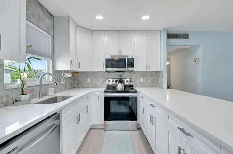 89 Flanders Way Delray Beach FL 33484