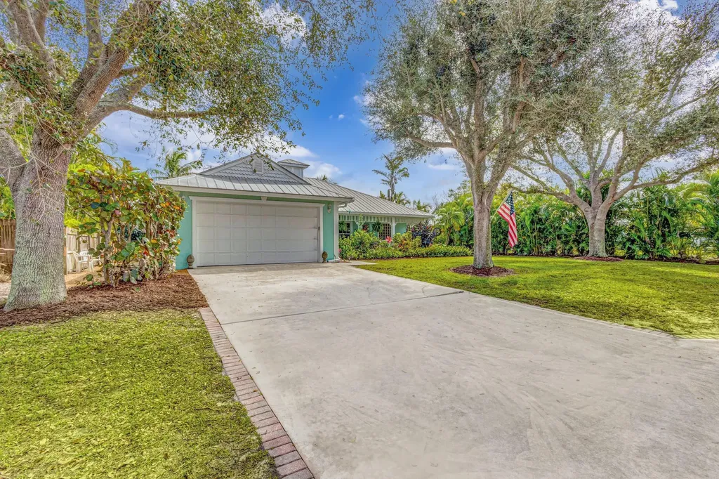 9122 SE Pomona Street Hobe Sound FL 33455