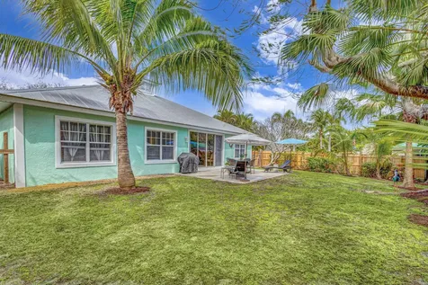 9122 SE Pomona Street Hobe Sound FL 33455