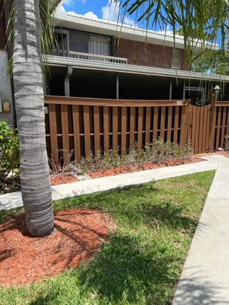 301 SE Castle Court Port St Lucie FL 34952