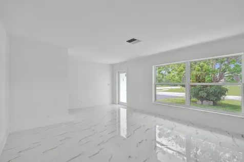 6606 NW 95th Avenue Tamarac FL 33321