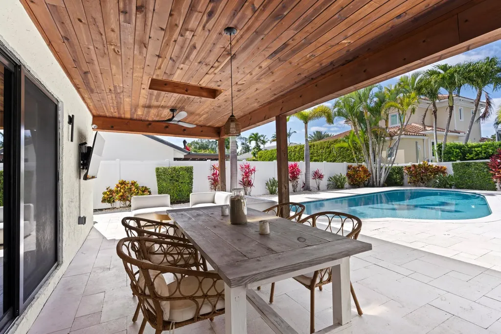 391 S Country Club Boulevard Boca Raton FL 33487