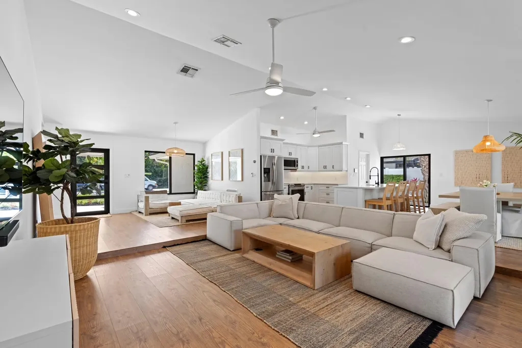 391 S Country Club Boulevard Boca Raton FL 33487