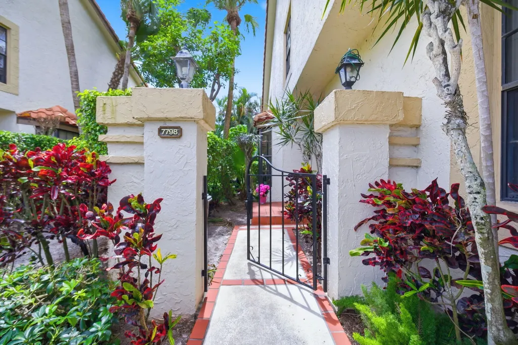 7798 La Mirada Drive Boca Raton FL 33433