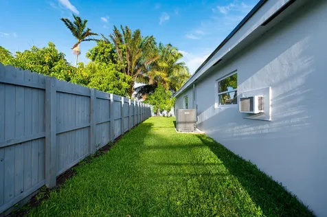 3470 NW 21st Avenue Oakland Park FL 33309