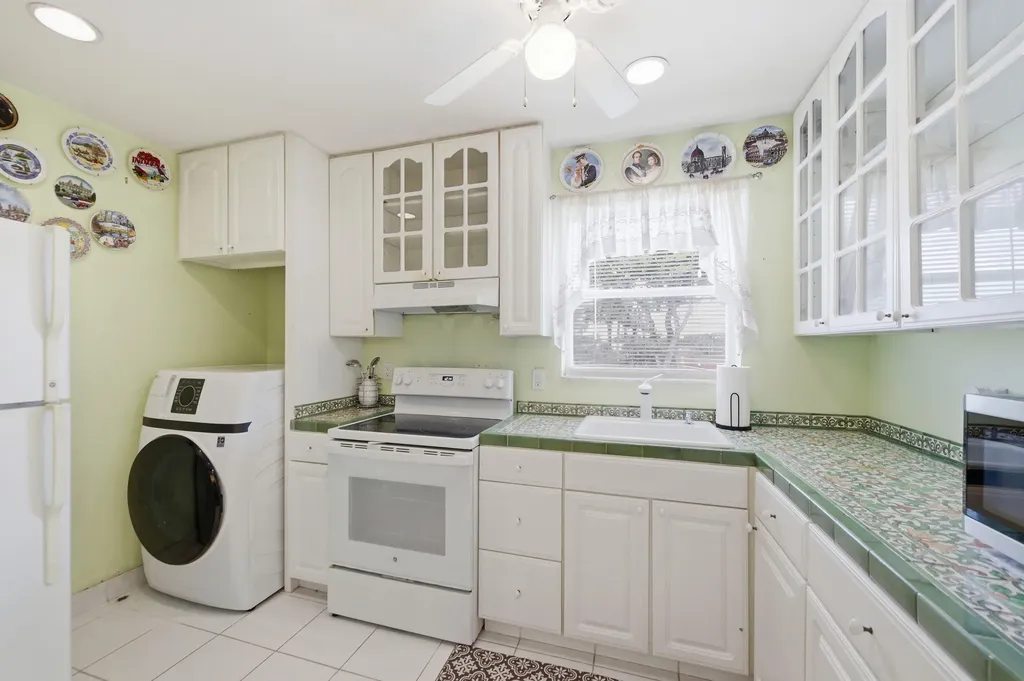 112 Lake Anne Drive West Palm Beach FL 33411