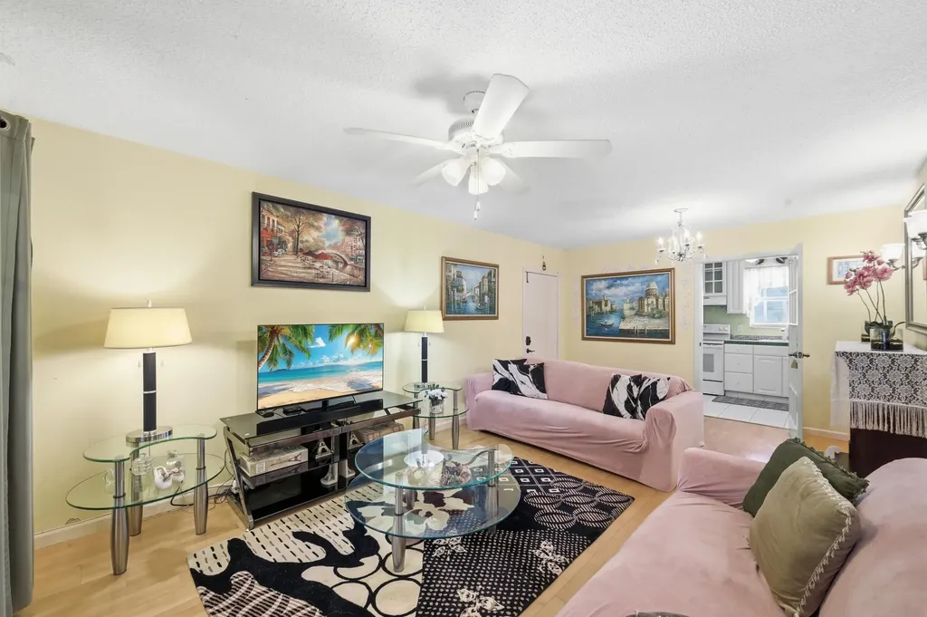 112 Lake Anne Drive West Palm Beach FL 33411