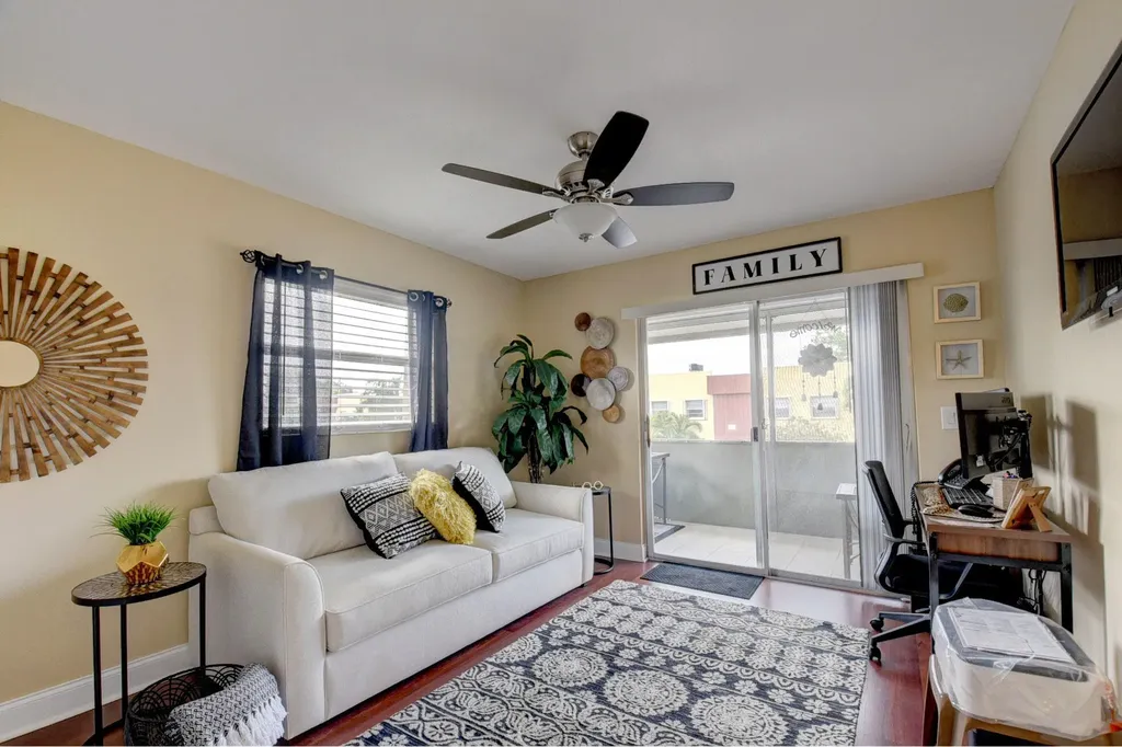 661 Flanders N Delray Beach FL 33484