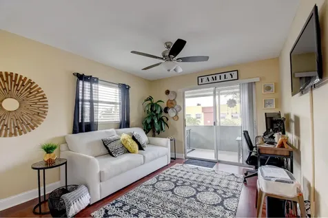 661 Flanders N Delray Beach FL 33484