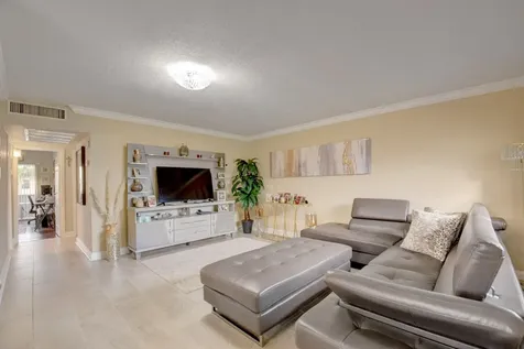 661 Flanders N Delray Beach FL 33484