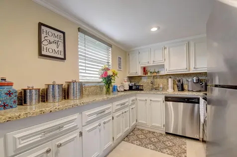 661 Flanders N Delray Beach FL 33484