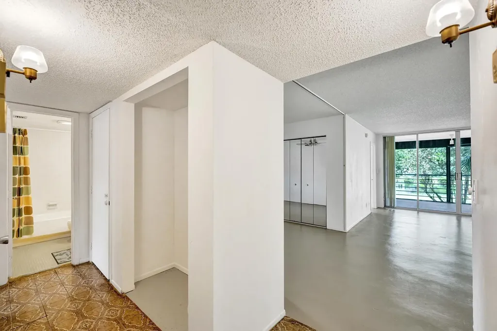 1811 Sabal Palm Drive Davie FL 33324