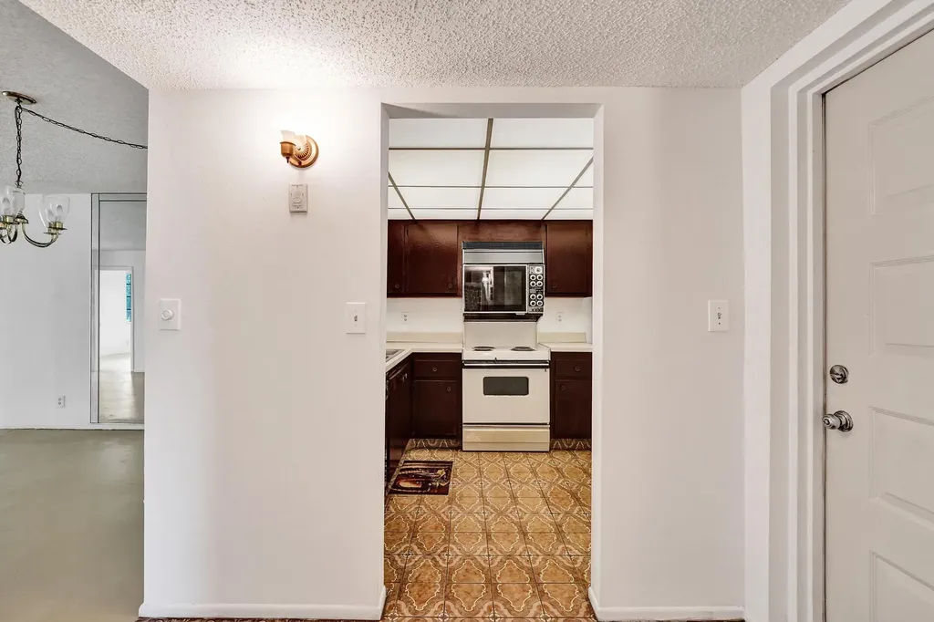 1811 Sabal Palm Drive Davie FL 33324
