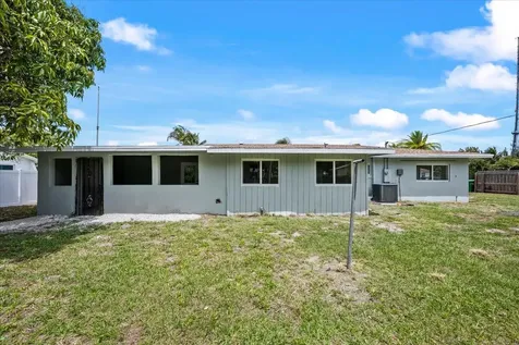 1612 Sherwood Avenue Mangonia Park FL 33407