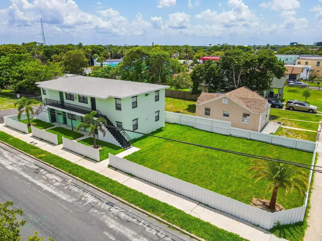 1319 Douglass Avenue West Palm Beach FL 33401
